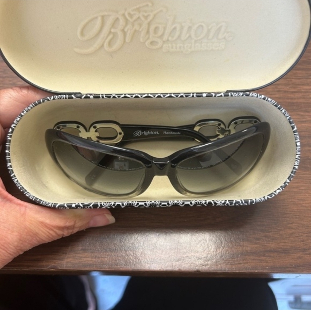 Brighton Black Women's Sunglasses W/Metal Case - Picture 1 of 7